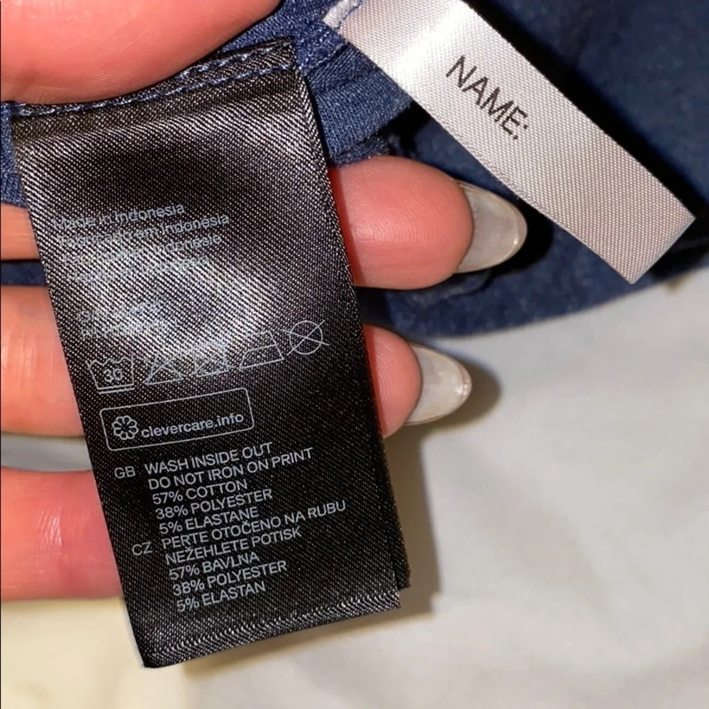 H&M share an apple navy blue longsleeve shirt 4-6y​​